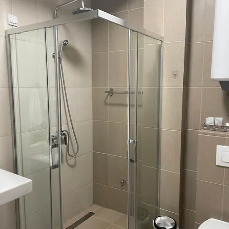 Lucky Kop & Restoran דירה